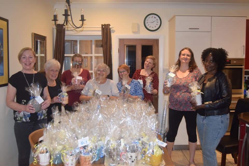 S_I_Manchester's tweet photo. 100 mugs packed with sachets of tea,coffee,biscuits soon to be delivered to @MancWomensAid The mugs will be given women entering a refuge escaping domestic violence. #Huginamug #Littlethingsmakeadifference
@SIGBI1 @UKPACc https://t.co/KmLLjK1QcP