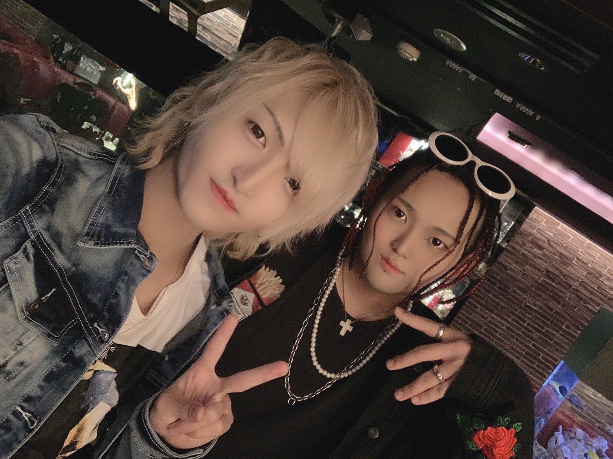 HSixtokyo's tweet photo. 仲良し✋✋
 #大人になってわかったこと選手権  #クロフネ  #BauDaFazenda  #NCT127_Sticker  #自撮り界隈  #美男美女さんと繋がりたい  #メンヘラさんと繋がりたい  #いいね  #雰囲気嫌いじゃないよって人いいね  #茶の間の金縛り #420day https://t.co/JrXXewPliA