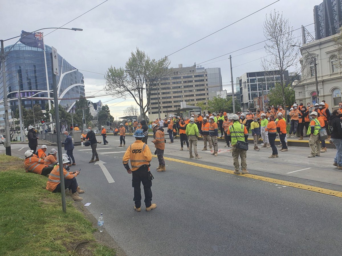 godemons27's tweet image. #wankers When the tradies realize they have failed the #PubTest they can get back in their new 4X4s and get back to work - meanwhile many others struggle #Assholes