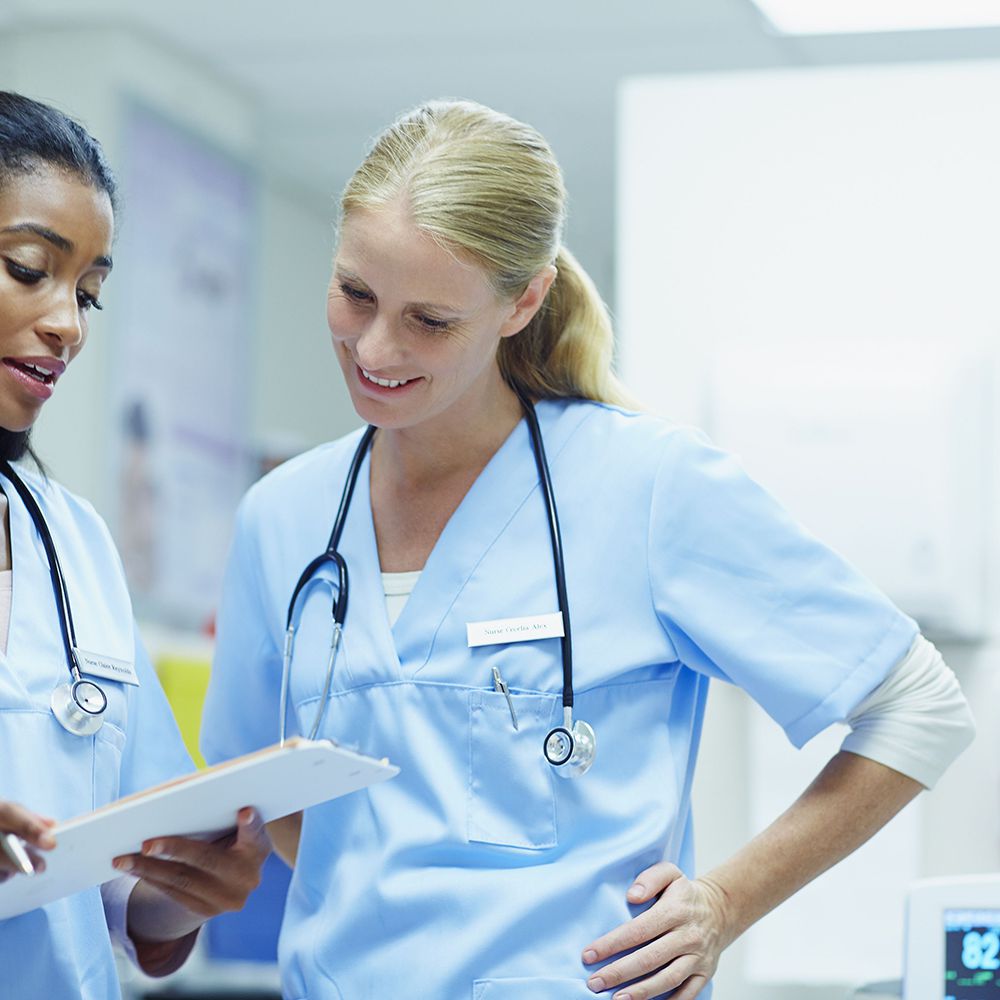 врачи студенты. что одевают в сша медсестрой. сестринское дело менеджер. Nurse training 5. студенты медики в голландии.