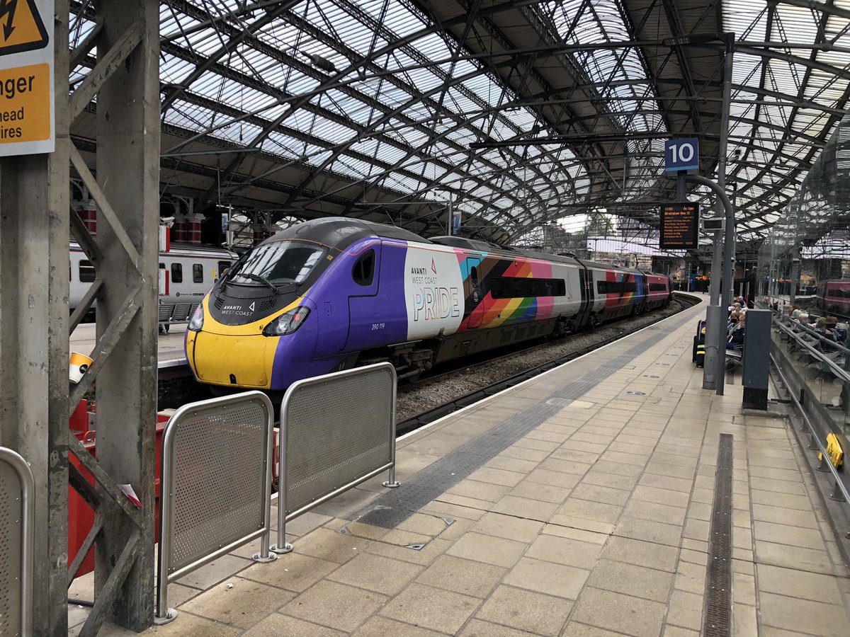 RobConductor's tweet photo. Always makes me smile to see @AvantiWestCoast progress train at Liverpool #progresstrain https://t.co/qctdLlQH9V