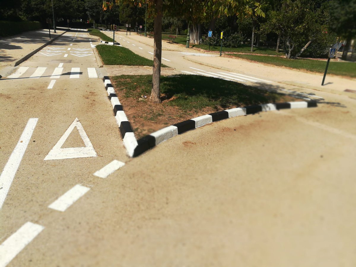 El Parc d'Educació Viària🚴🚶‍♂️de #Vivers està enllestit del tot per a rebre-vos este diumenge !☺️
S'ha repintat, afegit senyalització de gàlib, carrer residencial i parada d'🚍

Inscripció 📩☎️: bit.ly/2Xp3NOU

#SEM2021 #MobilityWeek #MobilitatVLC #TrànsitVLC #ambicivlc