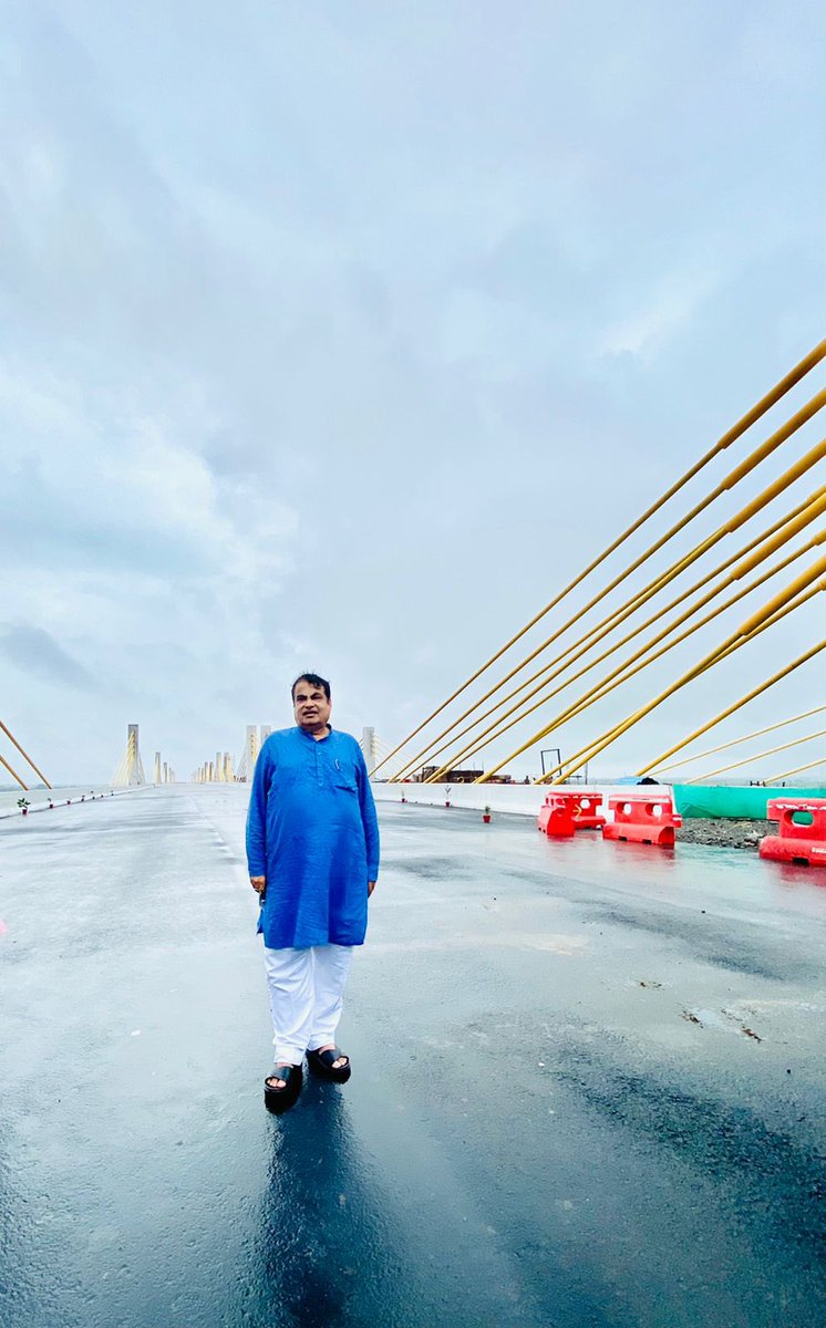 nitin_gadkari's tweet photo. Inspected iconic bridge built across the Narmada river near Bharuch, Gujarat. The 2km long extradosed cable span bridge will be India’s first 8 lane bridge to be built across the expressway. 
#DelhiMumbaiExpressway https://t.co/6kT7ZTtVlH