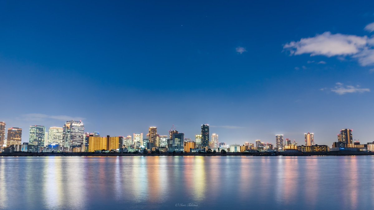 淀川から臨む大阪夜景が美しい。