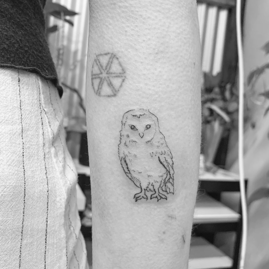 jasminesart's tweet photo. My daughter just gave me a new tattoo, next to one she gave me of my #threepointportals five years ago.
I LOVE Owls and so watch this space as eventually I will sneak one into an #nft #thingstodoinlockdown #NFTCommunity #cleverkids #owlnft #grantmewisdom https://t.co/DbEwuZA0nI