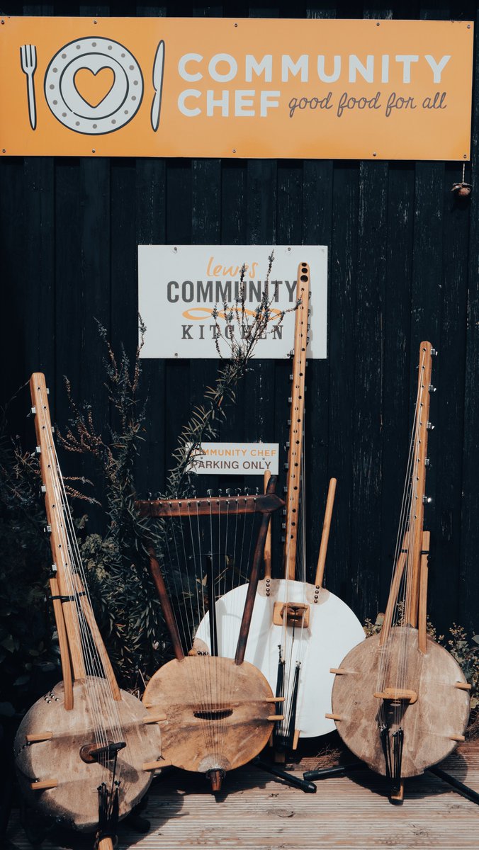 The artwave exhibition of my instruments continues this Sunday at Lewes Community Kitchen from 11 - 4.
Live music, demonstrations and amazing paintings by <a href="/RigaForbes/">Riga Forbes</a> <a href="/ArtwaveFestival/">Artwave Festival</a> #sidehustle  #lewes #brighton #kora #ngoni #instrumentmaker #craft #harps #africanmusic #artwave