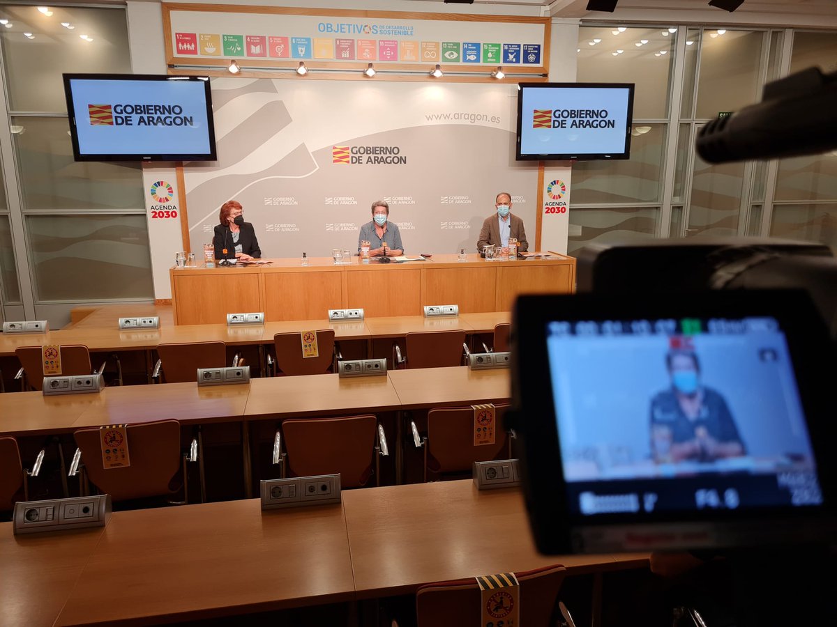 unizar's tweet photo. Concha Lomba, directora @iphunizar, @j_clozano director @catedragborras y Marisancho Menjón, D.G. Patrimonio @GobAragon  presentan los actos  en #Aragón de los #EuropeanHeritageDays #EHDays donde se abordarán cuestiones de género y accesibilidad relacionadas con el #Patrimonio https://t.co/x0RJjW9A3u