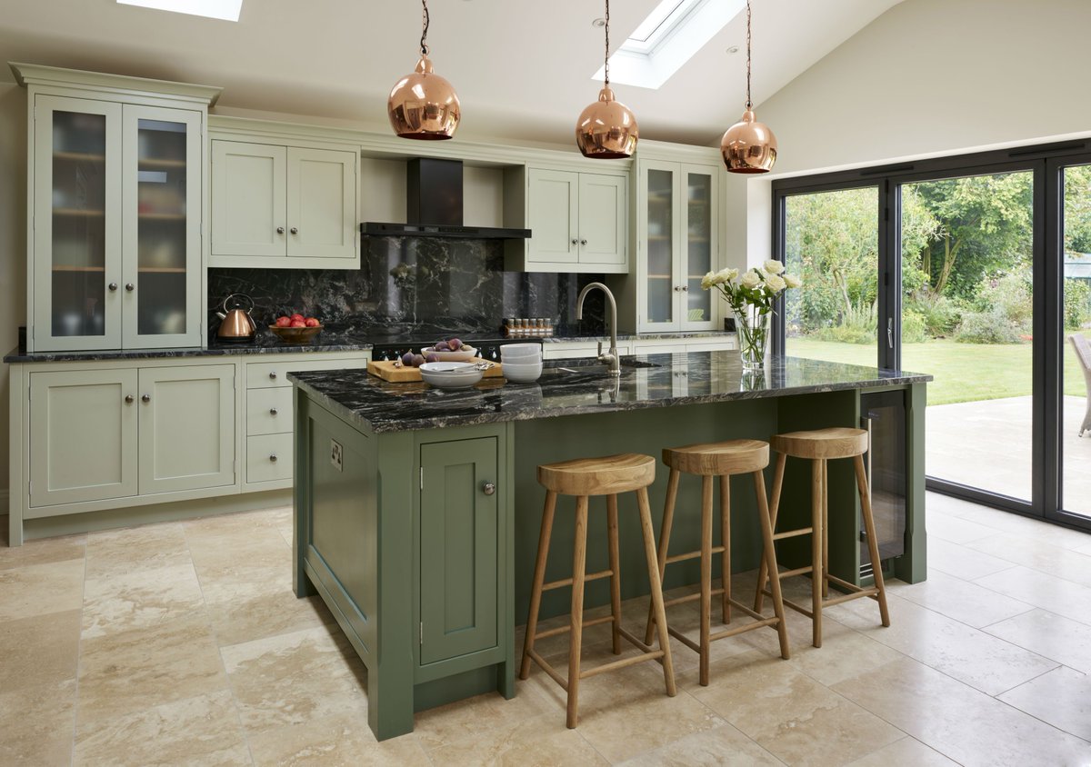 RayMunnKitchens's tweet photo. 💚 If you're looking for a bespoke shade of green in your #NewKitchen, our Davonport collection can be painted to your exacting requirements! 
https://t.co/UMULrmkqi9
#Kitchen #KitchenDesign #InteriorDesign #RayMunnKitchens #London #LondonKitchens #LondonLife #KitchenIdeas https://t.co/fkl2xs2ZtT
