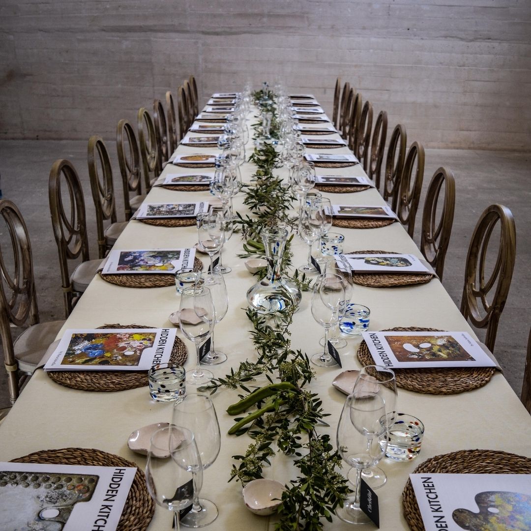 ChefSins's tweet image. Si hablamos de creatividad no podemos pasar por alto el Hidden Kitchen 2019, en la Fundació @MiroMallorca . @mariasolivellas sorepndió con un menú extraordinario al que no le faltaba ni una pizca de imaginación🍴✨.
#miembroschefsin #hiddenkitchen #altacocina #gastronomiamallorca