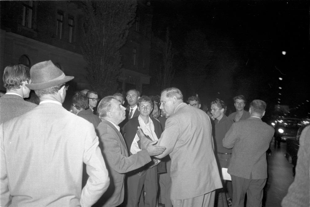 SBayerns's tweet photo. Und hier ist sie, unsere Einladung zur Blogparade #deutungskämpfe zum 53. Deutschen Historikertag 2021 #histag 21
https://t.co/Ey5Frbh02m
Wir freuen uns auf viele spannende Beiträge, die da kommen werden. https://t.co/cCZIiKCBsk