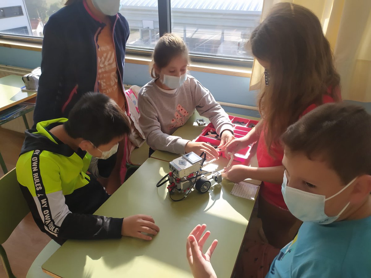 cp_sanjose's tweet image. Comenzamos con los talleres de @Robotix_educa en quinto.
Una mañana de aprendizaje y pensamiento computacional...
@AmpaPosada
