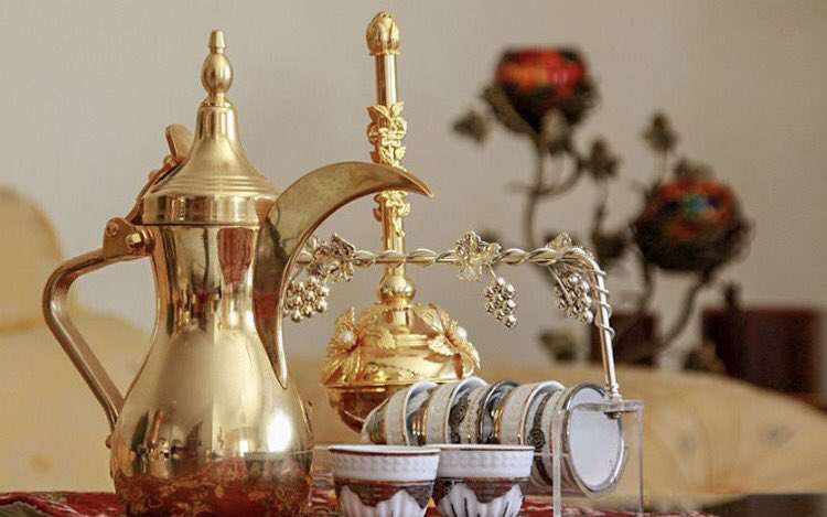 Легенды происхождения кофе. Кофейная церемония в эмиратах 2 класс. Кофейная церемония эфиопия. Турецкий кофе на песке. Кофейная церемония в оаэ.