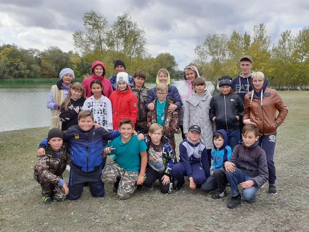 xAfkvYQ1cOlTC8N's tweet photo. В рамках всероссийской акции "Вместе всей семьёй" и в рамках "Недели краеведения" в ГБОУ СОШ №1 с.Обшаровка были организованы туристические походы, экскурсионные поездки, внеклассные мероприятия с участием родителей обучающихся. https://t.co/YYwqJiQ3bT