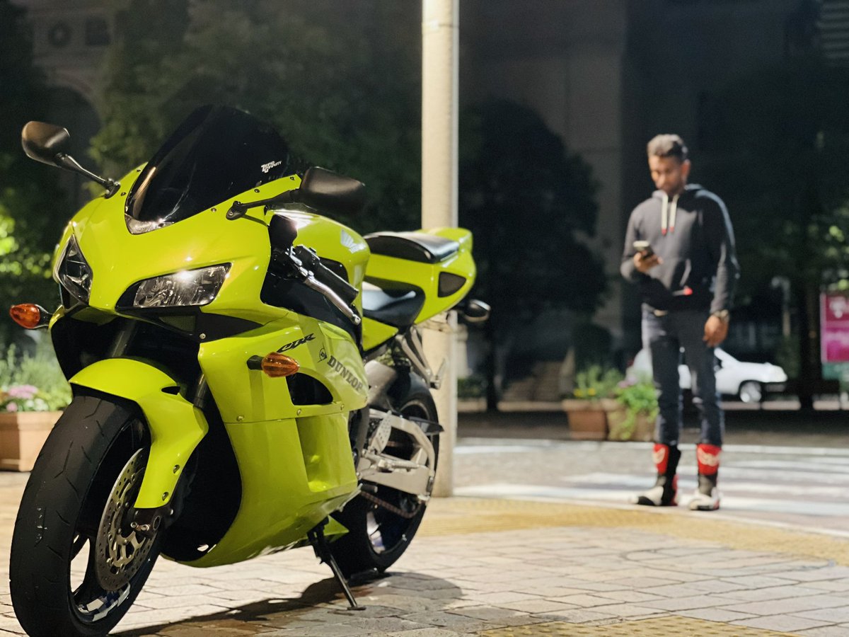 一緒バイク乗る人　いますか？

いいね、フォローよろしく😃✌️

#バイク乗りと繋がりたい 
#バイクが好きだ 
#バイク乗りとして軽く自己紹介 
#バイク女子 
#バイク男子
#バイク女子と繋がりたい 
#バイク男子と繋がりたい
#ツーリング仲間募集中
#写真好きな人と繋がりたい
#CBR1000RR 
#honda