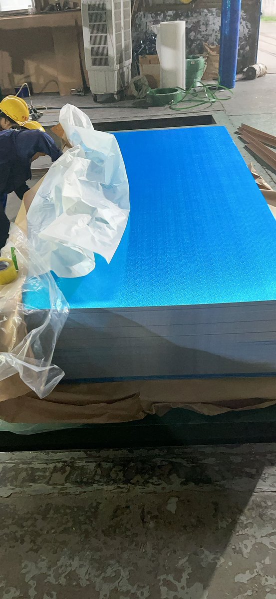 sidaluminum's tweet photo. stuccoed embossed aluminum sheet covered with PE film to protect the surface. customer use the stuccoed embossed aluminum sheet for fridge inside structure.
#aluminum #metal #fridge #refrigerator #aluminium https://t.co/y4Wta4IhLt