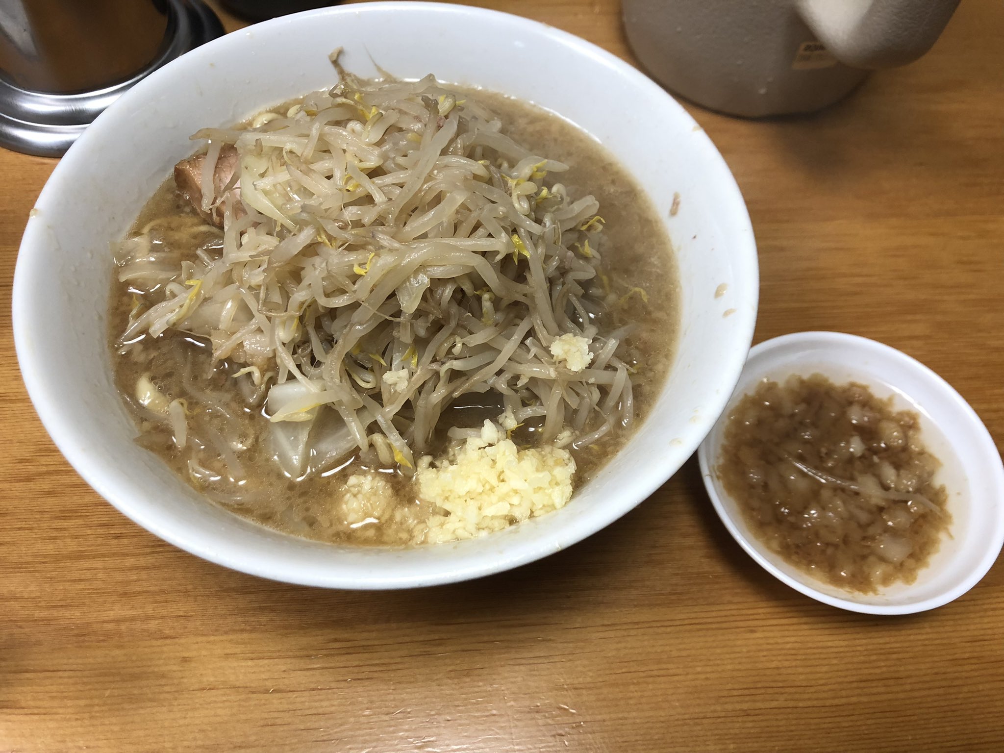 あやの もみじ屋 ミニラーメン 生卵 写真ない 麺少なめヤサイニンニクアブラ ミニラーメン麺量0なのにチキって 少なめにした かわりに人生初のヤサイコール 悔しいけどちょうどいい量だった もみじ屋美味しすぎる 二郎系 否 富士丸系 で1番
