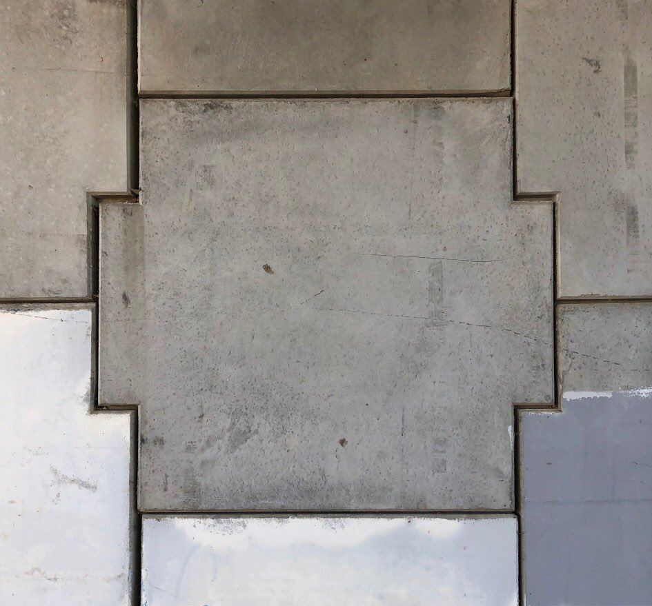 JaumeGeli's tweet photo. Pujar a Una nau nua a peu i trobar-se amb un Malèvitx sota el pont d'una autovia: un moment suprematista.  #unanaunua #jaumegeli #malevitx #suprematisme #abstraccio #pintura https://t.co/VkyczqvktR