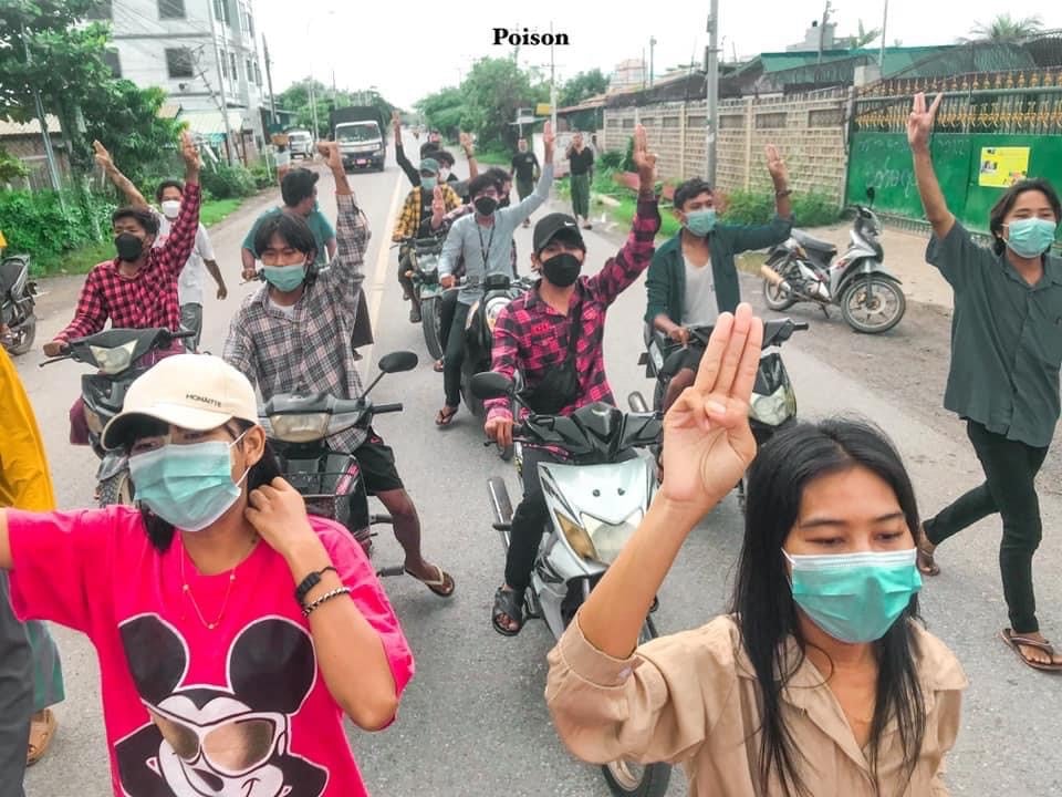 IrrawaddyNews's tweet photo. Activists took to the streets in #Mandalay on Friday to show their opposition to military rule. (Photo:Poison)
#WhatsHappeningInMyanmar https://t.co/Lzw5uwnPLb