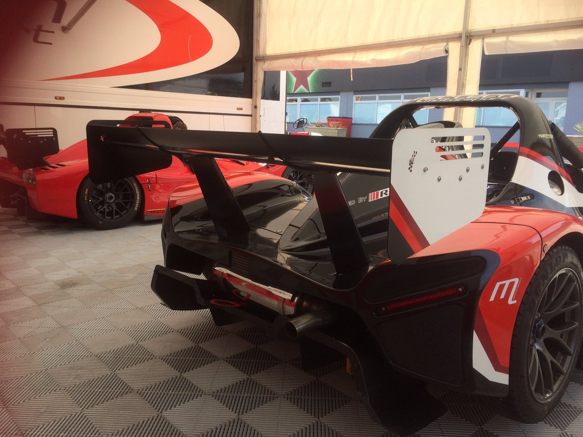 kazfg's tweet image. Some race cars look great from behind #radical #mectech #donington #sportscars #cars