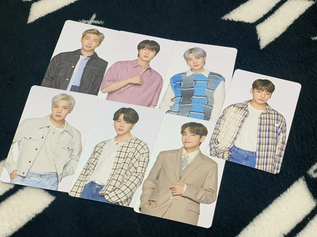 fly_BTS_9's tweet photo. 지갑💜실물 이쁨👍😁더러워 질때까지 사용해야지🤣🥰 포카.. 진짜 이쁘다..😭
#BTS #WeverseCardMerch #위버스카드 #WeverseCard #방탄소년단 @BTS_twt https://t.co/cyF1ADYMJt