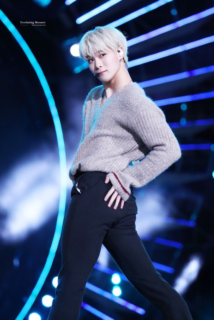 cloudyybinnie's tweet image. hmm?

#아스트로 #문빈 #MOONBIN
#ASTRO @offclASTRO