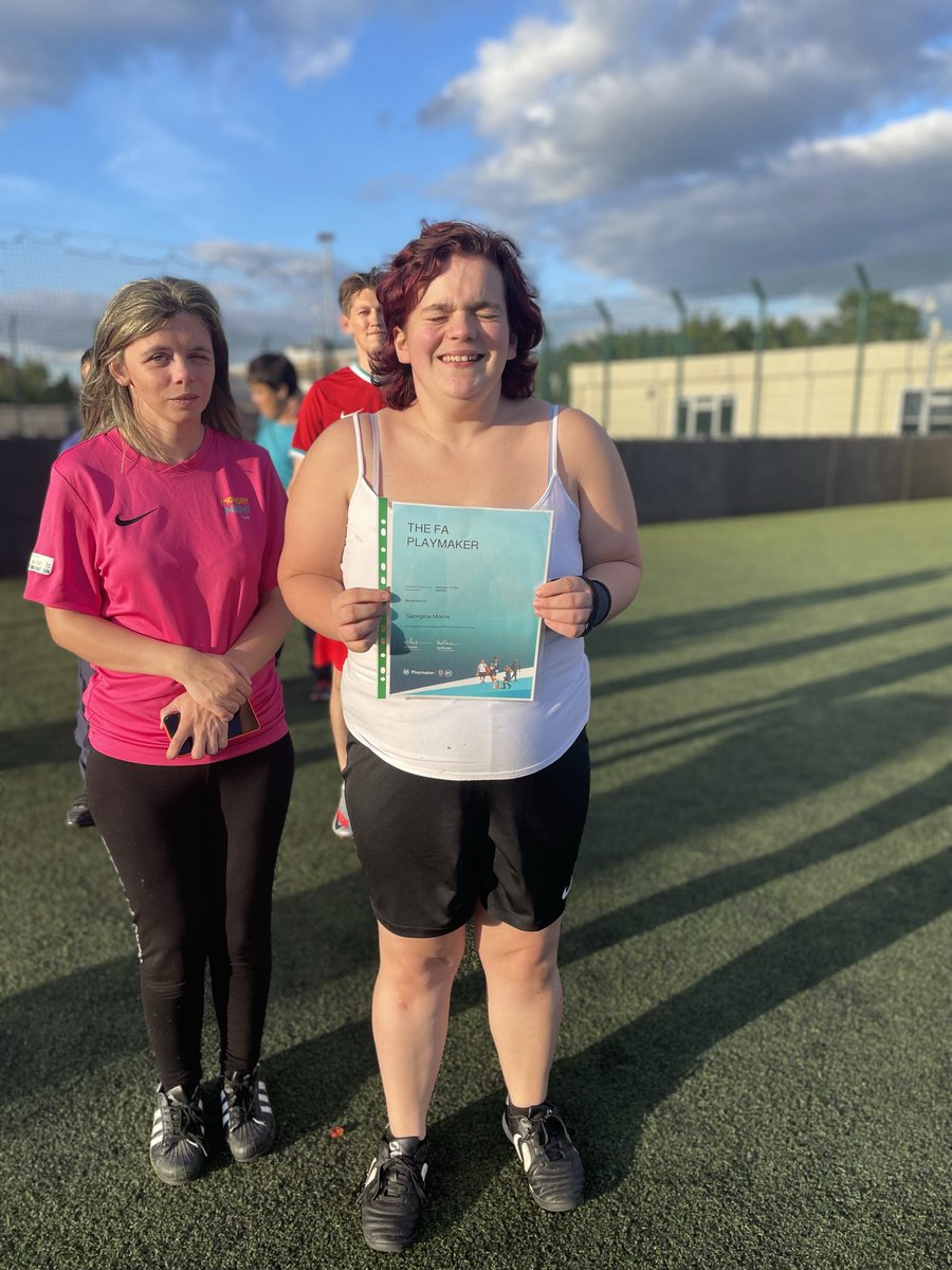 mondayniteclub1's tweet photo. Two, yes 2️⃣ 🤩 more FA Playmaker graduates this week.
Congratulations to Georgina Morris and Pete Milne.
And Ashley knocked his first solo coaching session out of the park 🙌
⚽️🏃🏻🏃♀️
#Football4All @WorcsFA #learningdisabilities #worcester
#MadebySport https://t.co/JdBFfQsD12