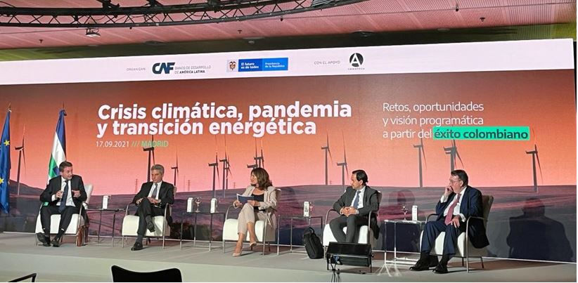 🗣️ “El cambio climático es un problema global y hay que tomar medidas globales”, señala Llardén, en el Foro sobre #TransiciónEnergética en América Latina, y apunta que "las medidas que tomemos hoy son claves porque la #descarbonizacion no es un tema de flujo, sino de stock”.