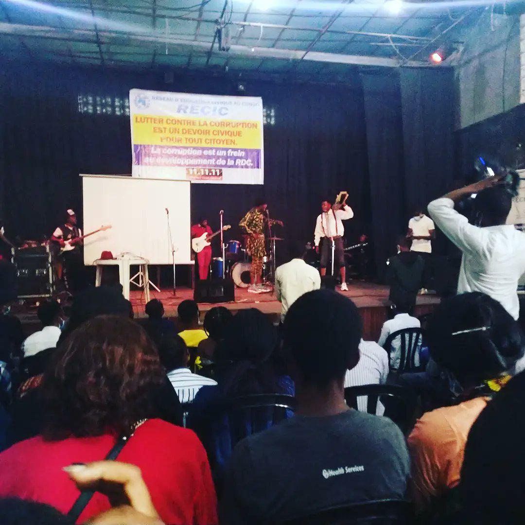 KasongoIlunga01's tweet photo. #Action: en pleine sensibilisation de la population de tshangu contre la corruption. Rappelons que lutter contre la corruption est un devoir civique pour tout citoyen.
#BisoPeuple #Corrupton https://t.co/SRItTymcpG