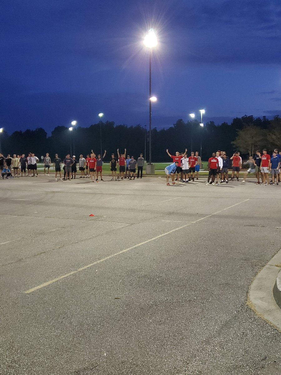 artinabinet's tweet photo. Players conditioning at 630 am...#SwampEm https://t.co/gv3PJn1727