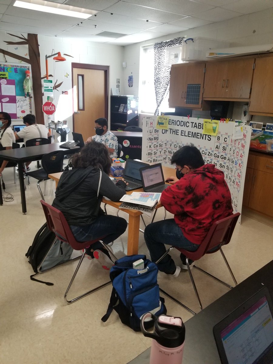 CarrieRamirez99's tweet photo. Best of both worlds with a hands on lab,   ✍  in their INB AND a digital  lab analysis  all in one day! These kids can do it all!  #happyteacher #science #wildcatpride #wearescientists #scientistswrite @NISDMSScience @GalanSMS https://t.co/J32JCq8Qvk