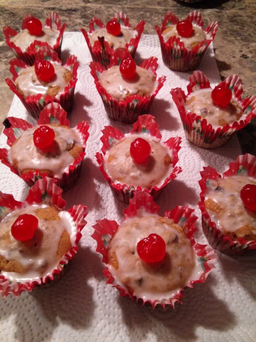 sharonledwith's tweet photo. Need a holiday dessert? Or a unique hostess gift? I'm baking a batch of holiday-inspired #muffins to solve both dilemmas over in @sloanetaylor2's virtual kitchen... https://t.co/XK8otM3ayw https://t.co/duxN0s9f5N