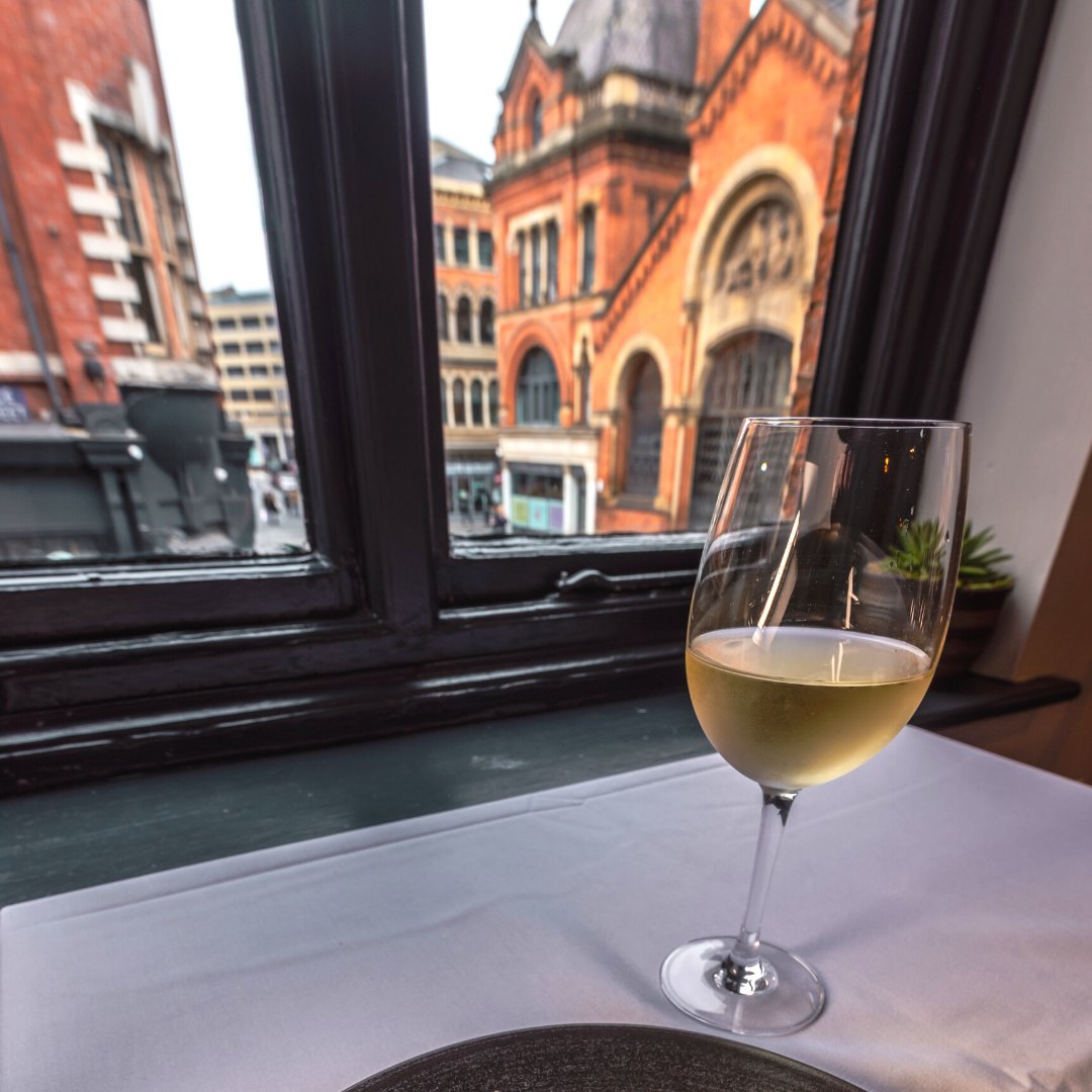 Evening drinks with a view 😍🍷  And of course something tasty to enjoy along with it from our A La Carte menu 😉

Book your table this weekend by visiting our website at: 63degrees.co.uk/booking/