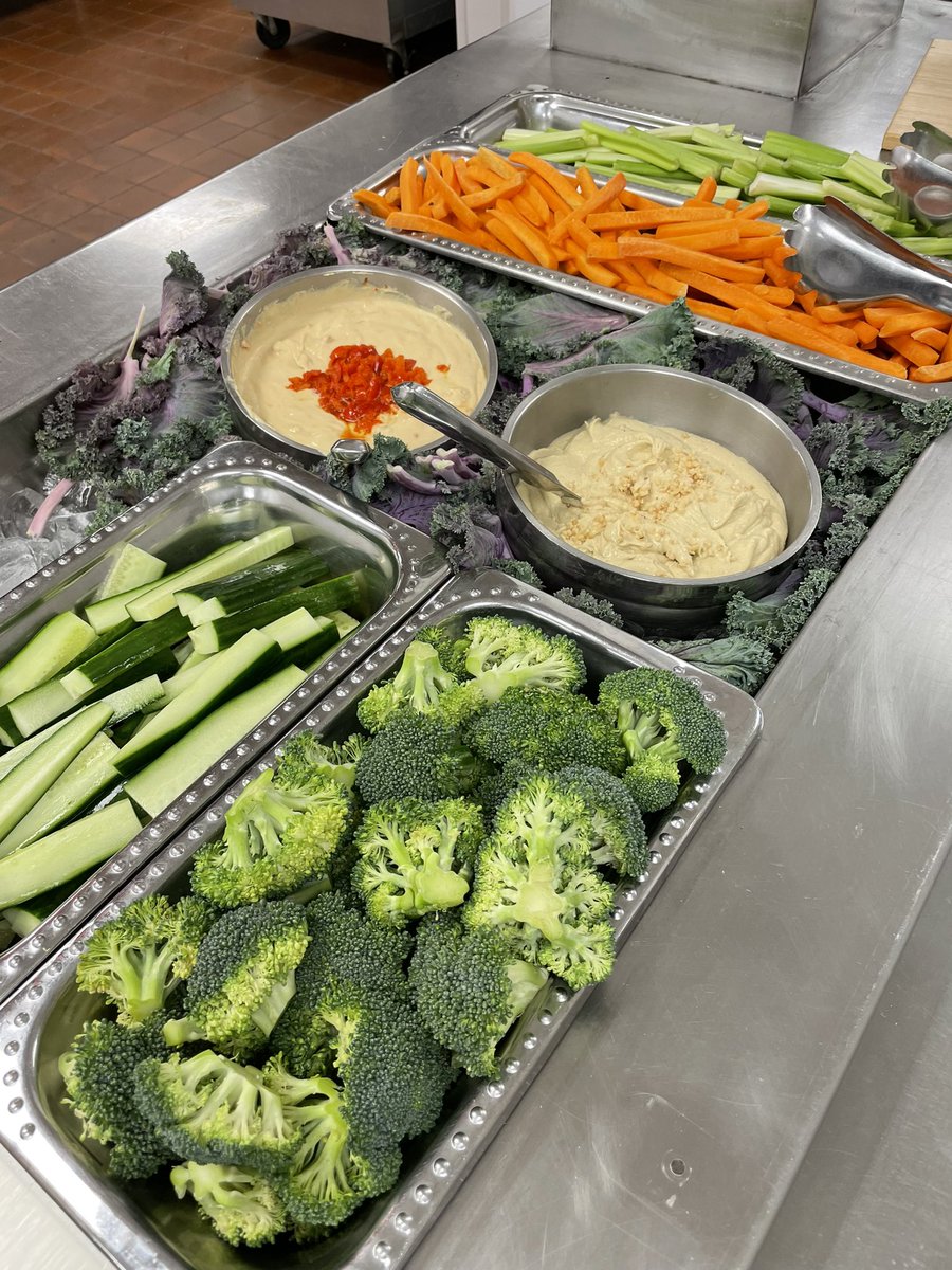 NicholsDining's tweet photo. Stop by lunch for ice cream by our very own @NicholsAlumni @FrisbiesDairy plus a delicious lunch @NC_ResLife @Nichols_College @NicholsPrez @PJBoggio https://t.co/KwJbeXAYJJ