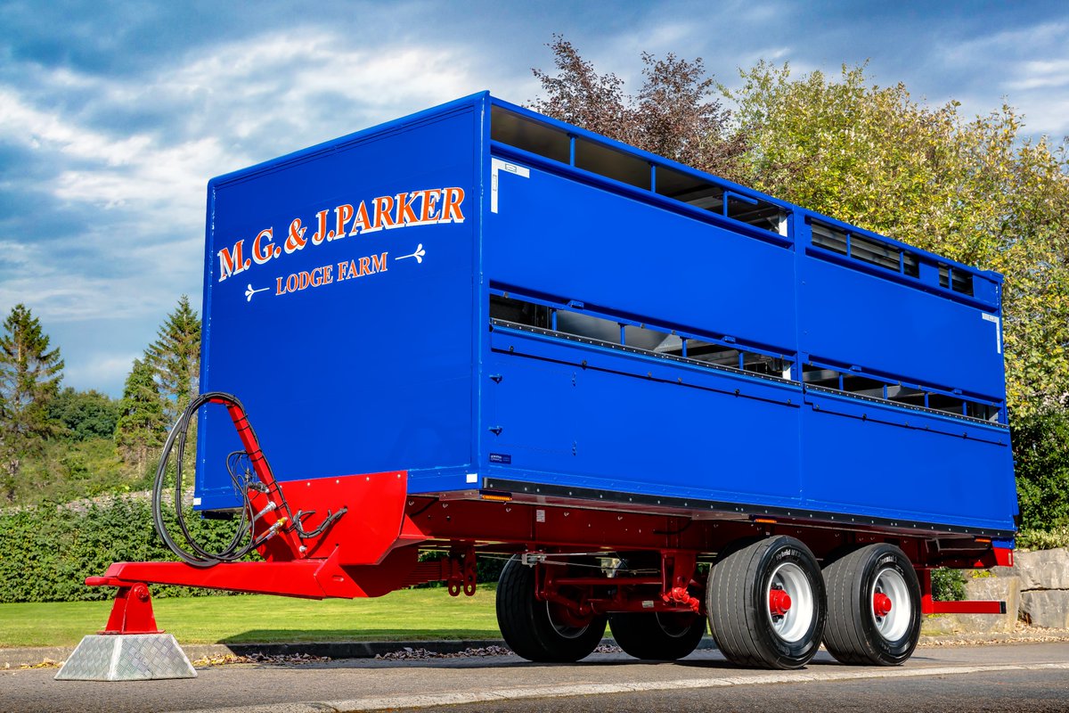 Houghton_P_Ltd's tweet image. M G &amp;amp; J PARKER, take delivery of their New Houghton Parkhouse 20ft Two Deck Country Line, Tractor drawn Livestock Trailer.

Find out more info on our Facebook page

#houghtonparkhouse #livestock #countryline #farming #livestockfarming #backbritishfarming