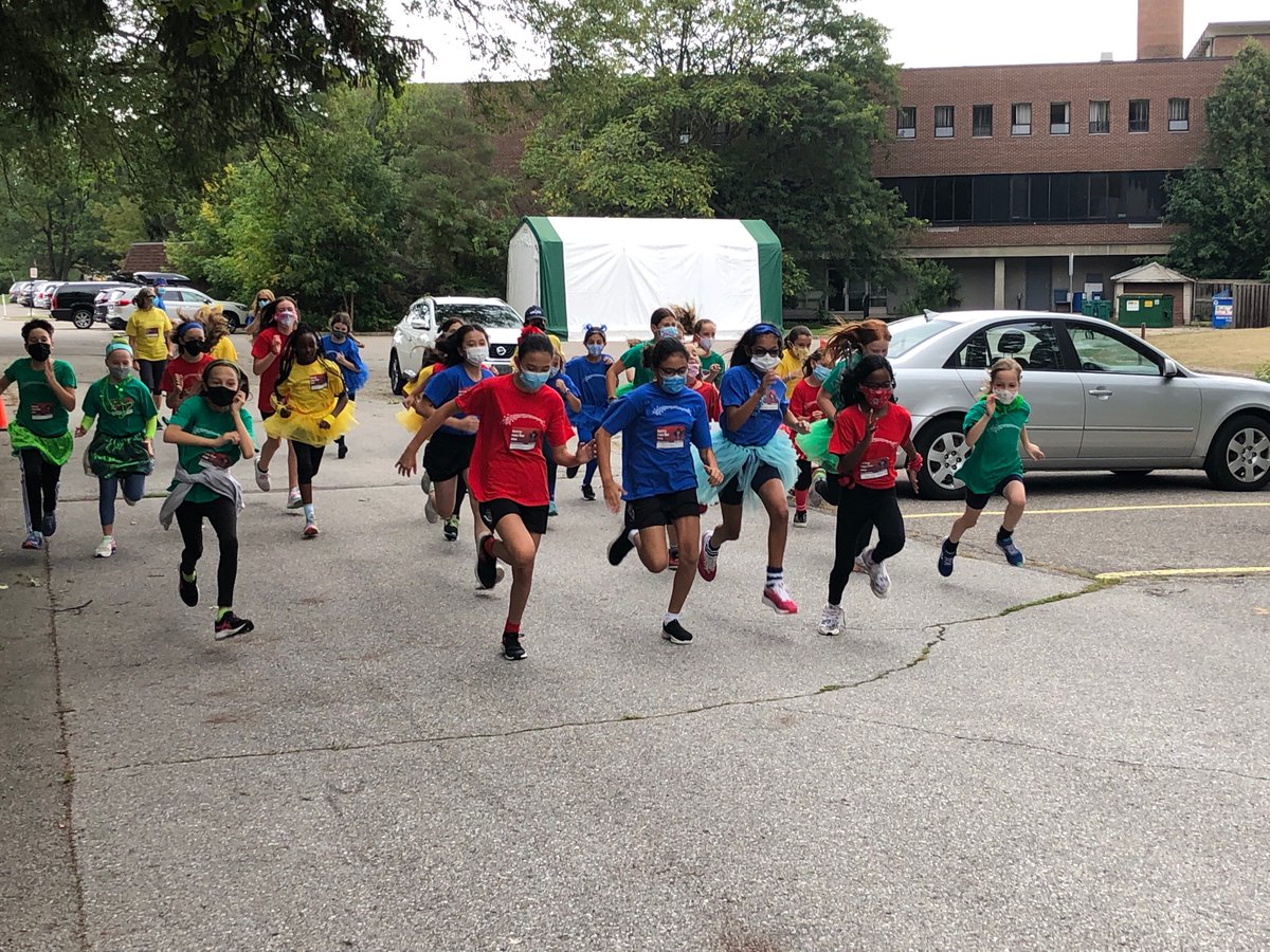 MrWatsonHNMCS's tweet photo. Fantastic effort today in our @HNMCS Terry Fox run!! https://t.co/kHKvfDgwMU