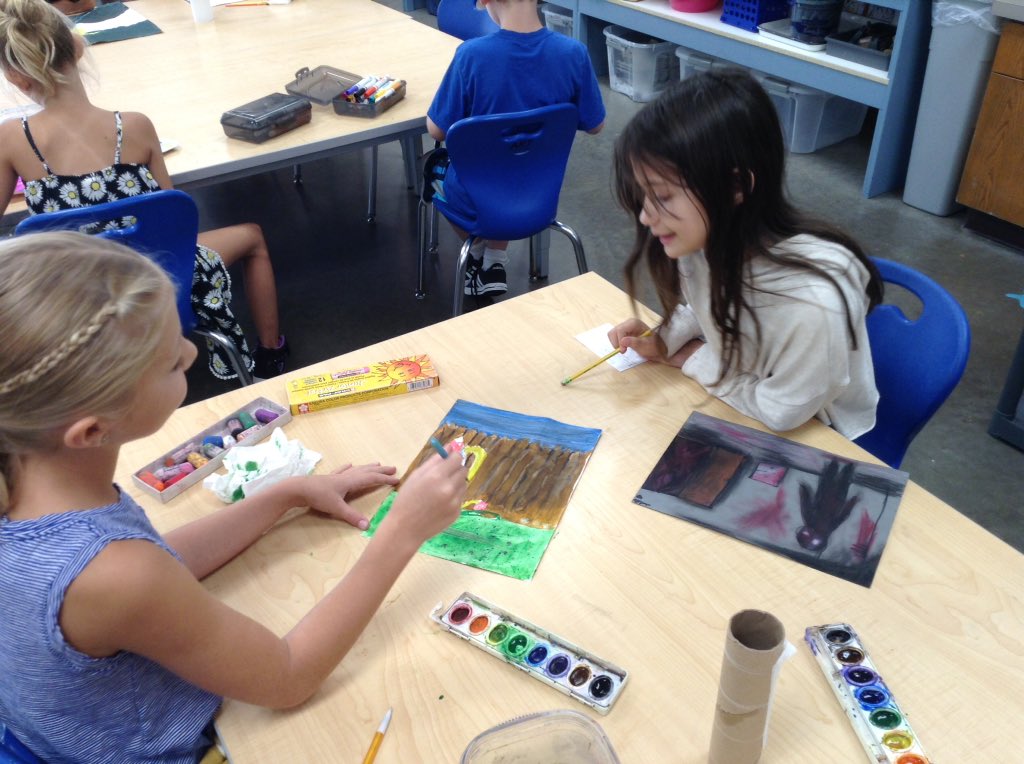 intheArtRoom's tweet photo. 4D creating mood in their art. https://t.co/l9vMOZOInc
