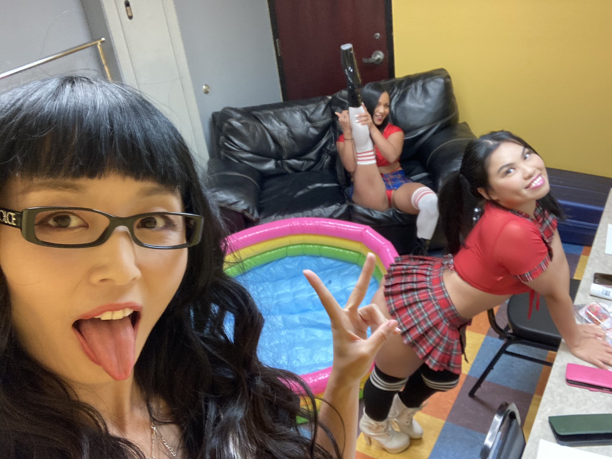 3 pic. Sapphic schoolgirl sluts 😛🤓😘 @cindystarfall @marica_1029 @HustlerStLouis https://t.co/pwQ3mTpnsp