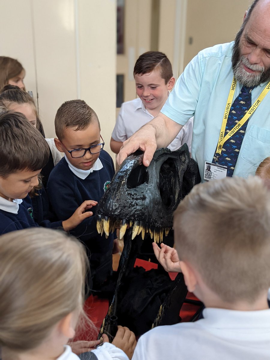 SpringCottagePS's tweet image. Year 3 had a fantastic day learning about fossils and dinosaurs with @DinostarHull. Our budding palaeontologists handled replica fossils, studied dinosaur footprints and also created their own fossil cast! 🦖🦕 #SpringCottageScience. Thank you Dinostar! 🌟
