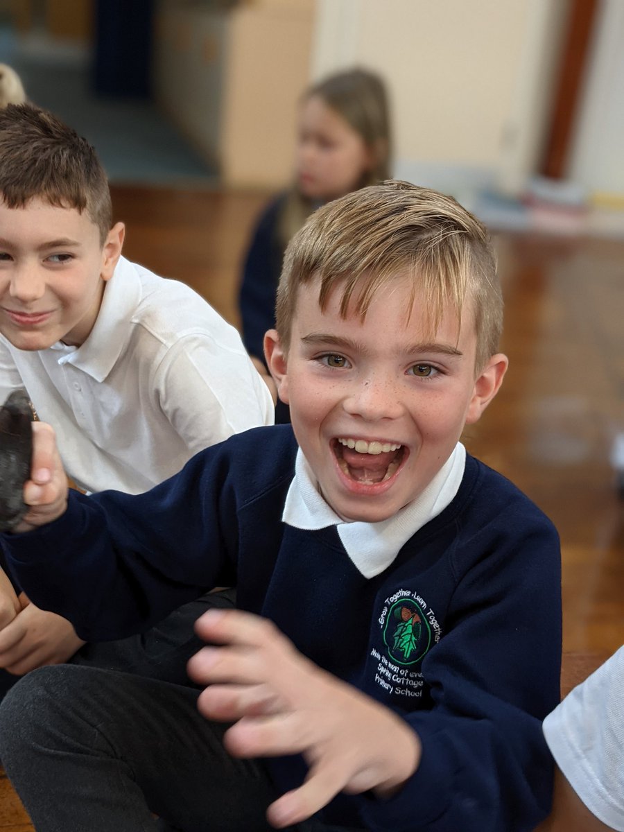 SpringCottagePS's tweet image. Year 3 had a fantastic day learning about fossils and dinosaurs with @DinostarHull. Our budding palaeontologists handled replica fossils, studied dinosaur footprints and also created their own fossil cast! 🦖🦕 #SpringCottageScience. Thank you Dinostar! 🌟