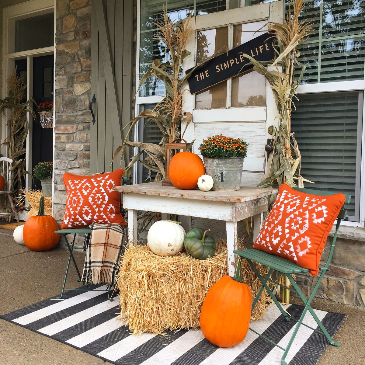 GCBCo's tweet photo. Oh my gourd! Join us TONIGHT (9/17) at 7p for a FREE DIY Workshop: Make My Porch Pretty, presented by Create & Escape DIY Workshops! Try our new Strawberry Blonde Ale while you visit!
#drinklocal #diy #workshops #fallporch #autumndecor https://t.co/VX2leKyrMB