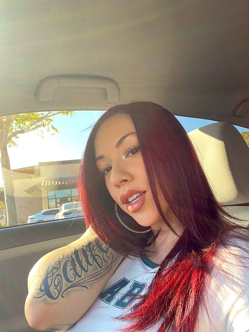 If I look tired&hellip;it&rsquo;s because I am LOL good morning tho 😈❤️ https://t.co/hsKwTdHRXw