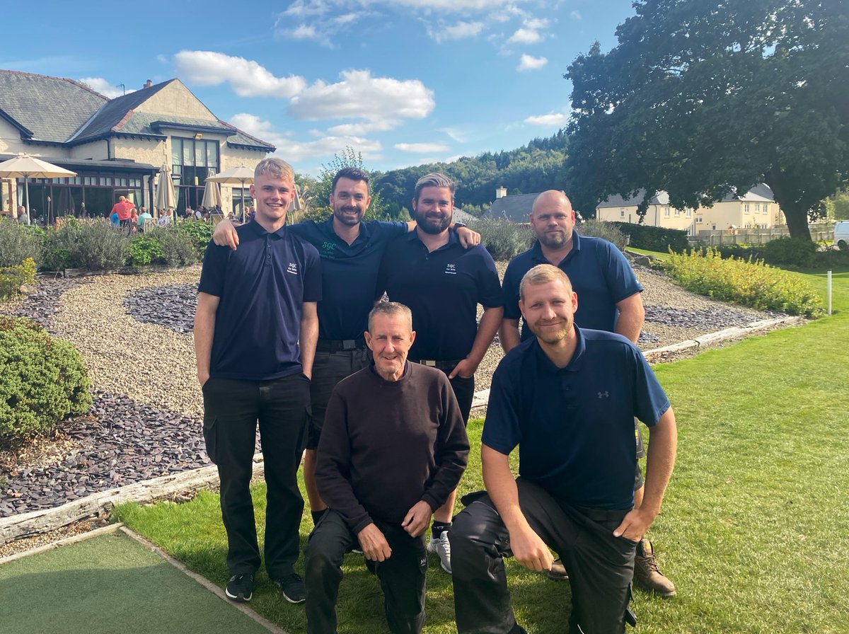 The Shipley GC 2021 summer greens team. Lewis leaves us today as he’s off to uni. The hard work put in by these boys over the last few weeks has been incredible and we’re almost ready for the clubs centenary week. Cheers boys 🍻