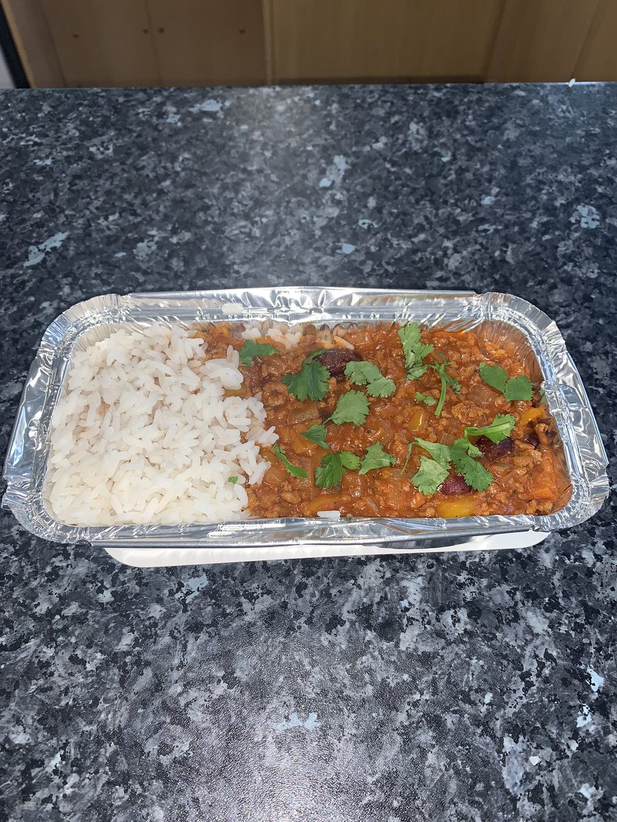 HolyroodHomeEc's tweet photo. The S4 pupils practiced their knife skills and garnishing techniques today by preparing and cooking this delicious chilli con carne - yum! https://t.co/id2iaYCeTT