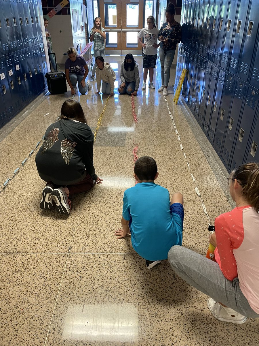 GHS_Ditto's tweet image. Critical thinking skills, team building skills. Who can make the longest paper chain with 1 sheet of paper, 2 ft of tape, 2 minds, 1 pair of scissors? #AVIDIZED #Avidtudes @AMSpirates