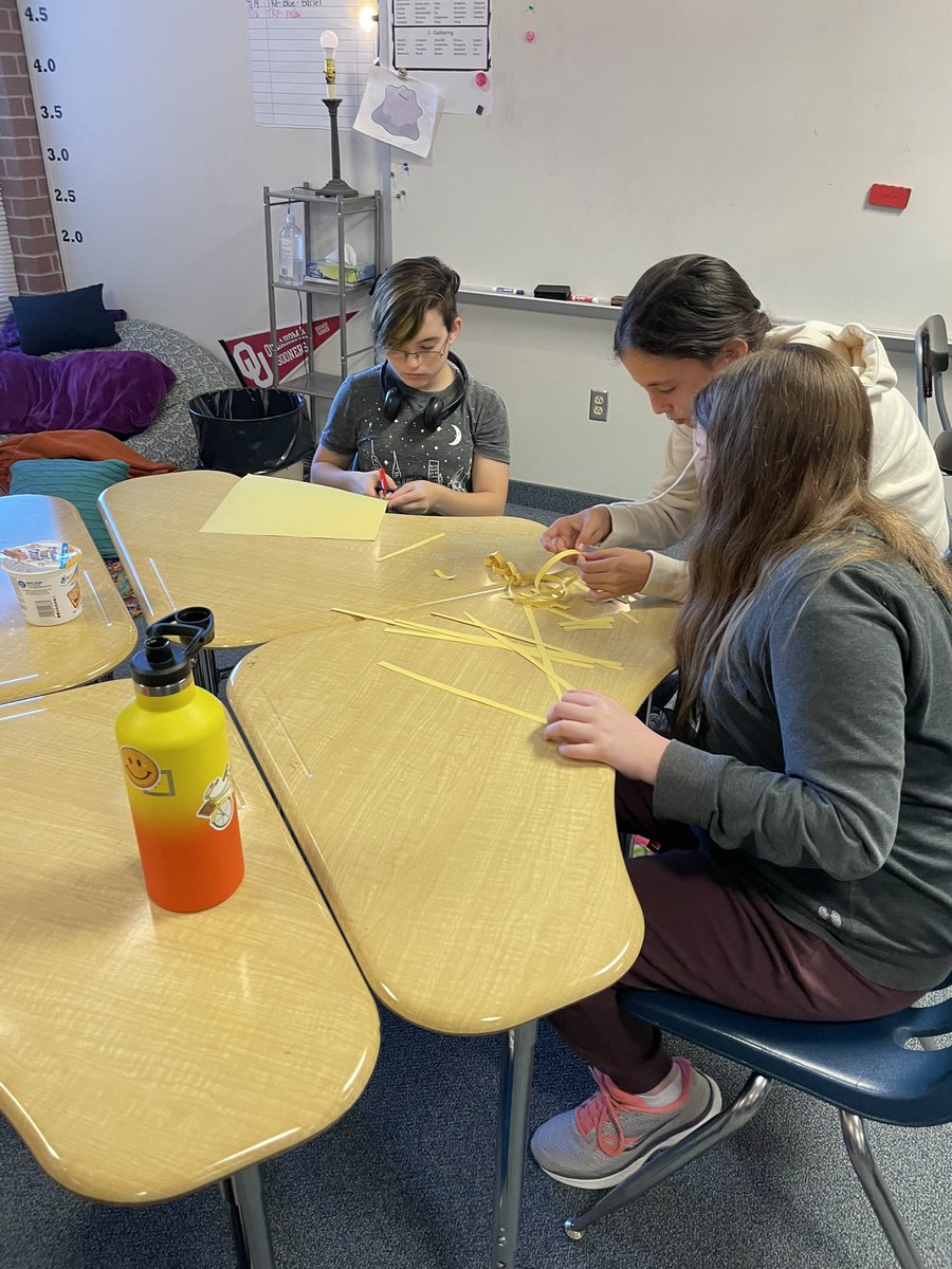 GHS_Ditto's tweet image. Critical thinking skills, team building skills. Who can make the longest paper chain with 1 sheet of paper, 2 ft of tape, 2 minds, 1 pair of scissors? #AVIDIZED #Avidtudes @AMSpirates