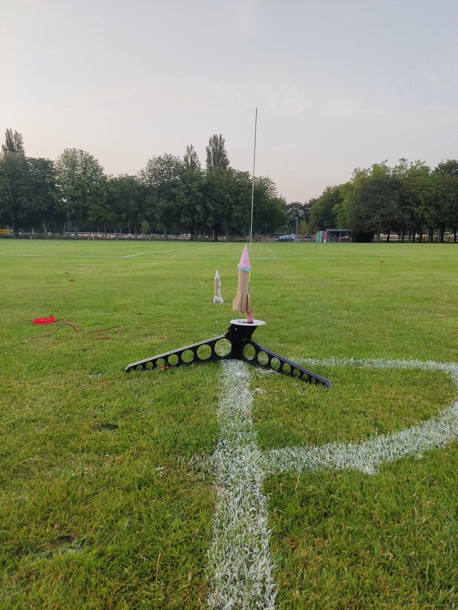 beamingViviene's tweet image. Had a blast (😁) building my first rocket and having it launched with @HarwellRockets last week! Looking forward to more projects and events this year! 🚀✨