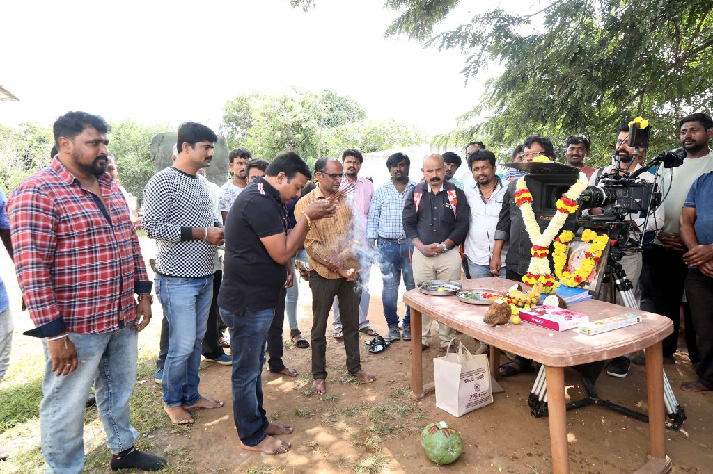 GstrUniverse's tweet photo. #Tripleriding Movie Shooting Wrapped Up Successfully Today By Song Shoot 😎

Audio Releasing Soon On @aanandaaudio 🎶

STAY TUNED ‼️

@Official_Ganesh @DirectorMahesh2 

#Tripleriding #AudioSoon
#GoldenStarGanesh #GaneshUniverse https://t.co/9McCZAFujc