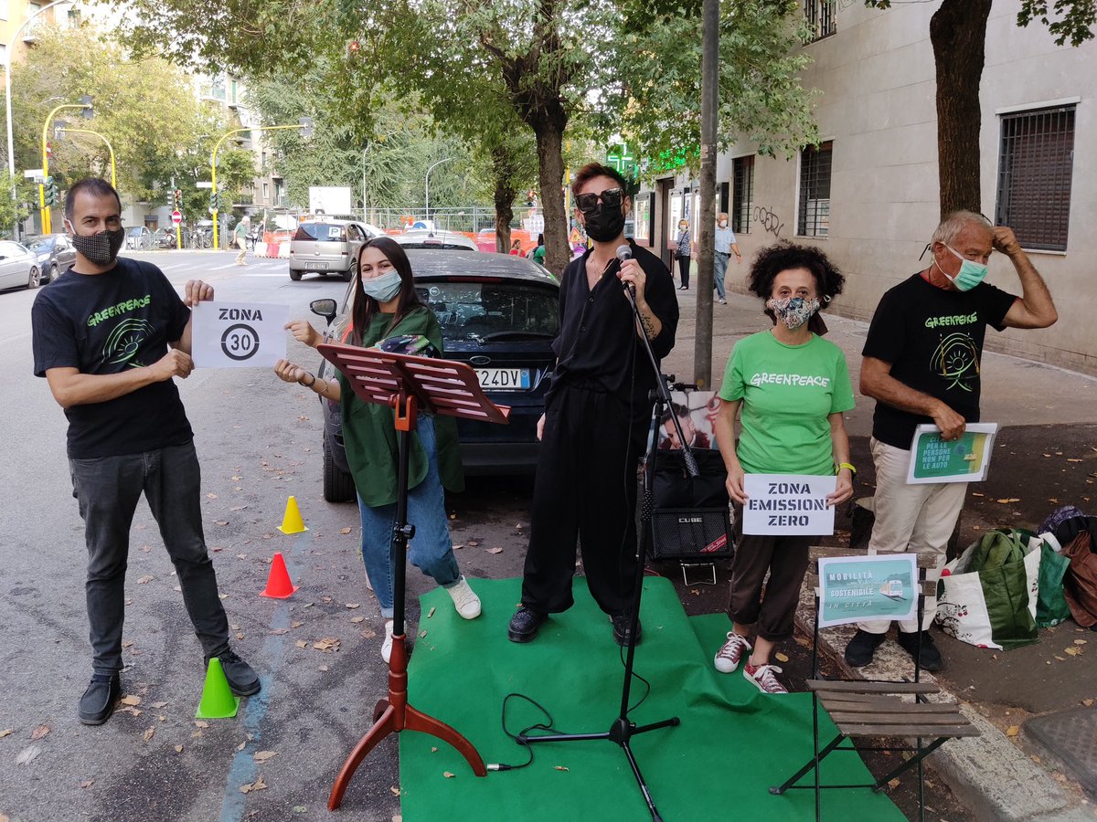 Restituiamo la #città alle persone. Meno #auto e più spazio ai cittadini. 
Per una nuova idea  di mobilità!
#parkingday
#Roma