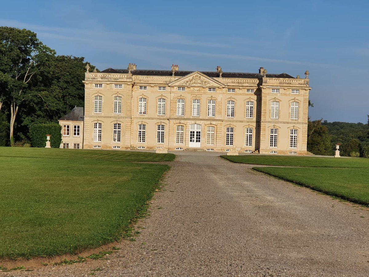 EcoleFlaubert's tweet photo. Decouverte et visite du Château du Bourg-st-Leonard pour les eleves du CP au CM2 dans le cadre des journées du patrimoin
 #JEP #peac
#élèvesvimoutiers https://t.co/v7iDQA1Wue