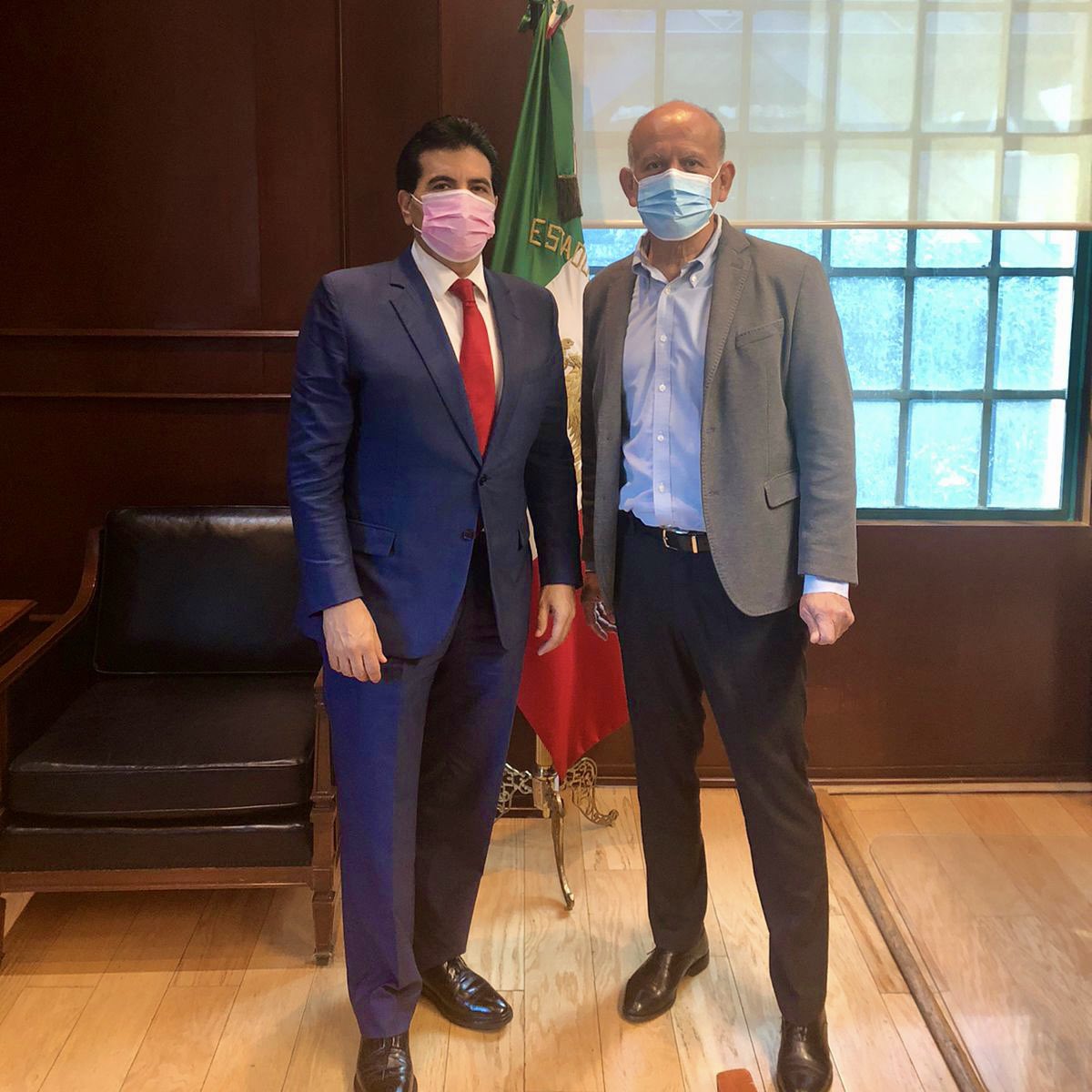 DrRamonEnriquez's tweet image. Tuve el gusto de reunirme con @JuanFerrer62, Director General del @INSABI_mx.

Charlamos sobre lo indispensable que es sentar las bases para una cobertura universal de salud y acordamos seguir en comunicación para trabajar coordinados por el bienestar de los Duranguenses.